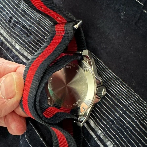 Gucci Men's watch with signature red and blue band - Picture 4 of 4